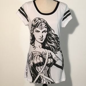 Wonder Woman black & White short sleeve t-shirt
